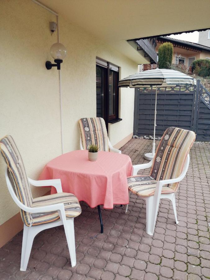 Ebenerdige Ferienwohnung Mit Grosser Terrasse In Der Naehe Des Waldes, Zum Wohlfuehlen Schoneck Exteriör bild