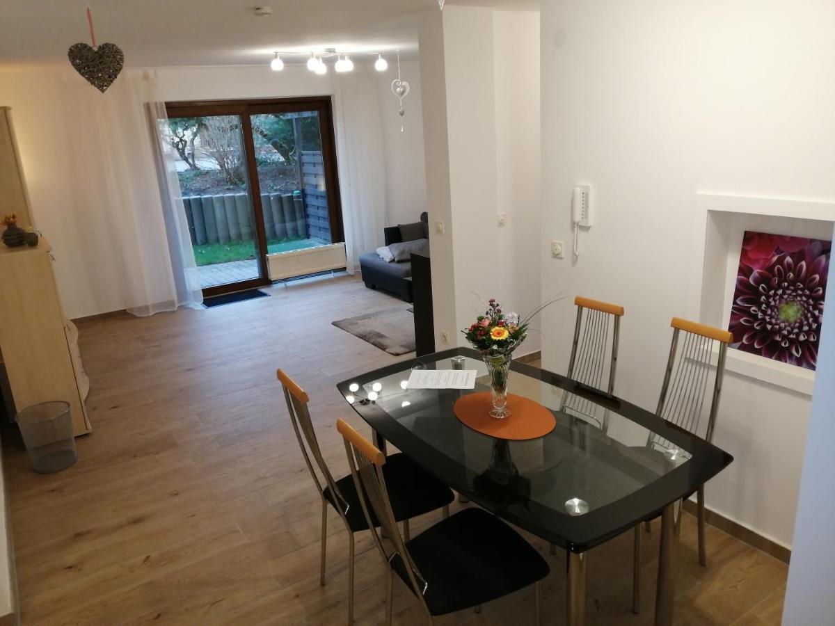 Ebenerdige Ferienwohnung Mit Grosser Terrasse In Der Naehe Des Waldes, Zum Wohlfuehlen Schoneck Exteriör bild