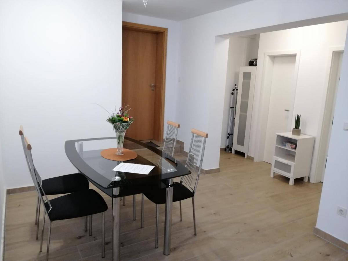 Ebenerdige Ferienwohnung Mit Grosser Terrasse In Der Naehe Des Waldes, Zum Wohlfuehlen Schoneck Exteriör bild