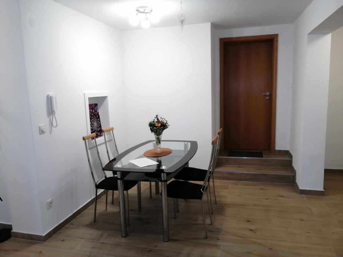 Ebenerdige Ferienwohnung Mit Grosser Terrasse In Der Naehe Des Waldes, Zum Wohlfuehlen Schoneck Exteriör bild